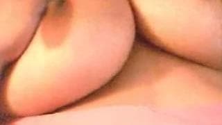 É assim que sua esposa gosta de se masturbar