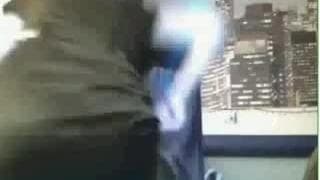 Ele filma a namorada com a sua webcam