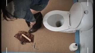 Um gloryhole para essa vagabunda desfrutar Um gloryhole para essa vagabunda desfrutar