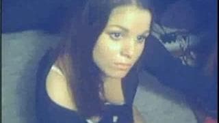 Mulher Jovem brinca com sua buceta