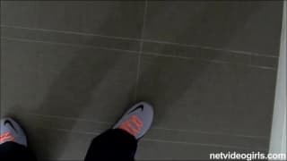 Esta loira quer agradar ao seu namorado