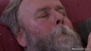 Brinca com um velho e é muito divertido