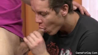 Estes dois gays adoram se satisfazer! Estes dois gays adoram se satisfazer!