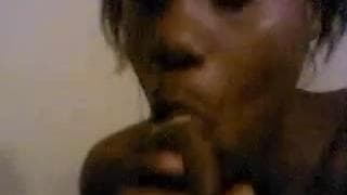 Ela faz-lhe um grande e bom boquete!