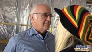 Alena uma safada com um velho !