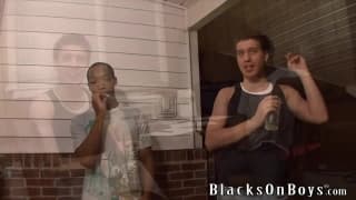 Xavier tem seu primeiro pau preto!