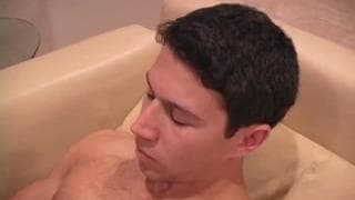 Esse moreno gosta de bater punheta