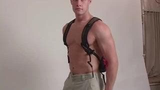 Nick é um cara muito sexy com um pau grande!