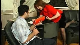 Esta secretaria está cada vez mais tesuda