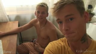 Um jovem Twink fode seu companheiro Um jovem Twink fode seu companheiro