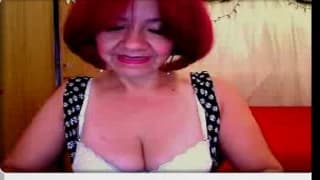 As ideias de uma ruiva na webcam