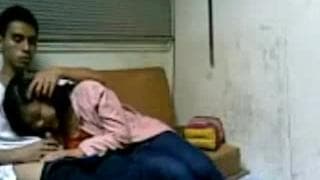 Esta morena quer tentar a posição cachorrinho