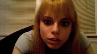 Esta menina loira quer porra em sua cara