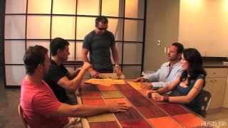 Victoria White diverte-se tal como ela gosta