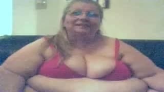 Esta velha adora se masturbar!