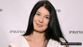 Lucy Li faz maravilhas neste casting pornô