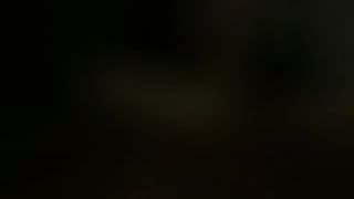 Morena de olhos vendados suga seu namorado