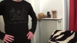 Mascarado, ele vai curtir com ela