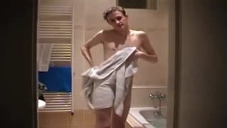 Em casa diverte-se sozinho Em casa diverte-se sozinho