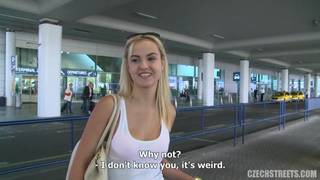 Conheci hoje uma loira no aeroporto Conheci hoje uma loira no aeroporto