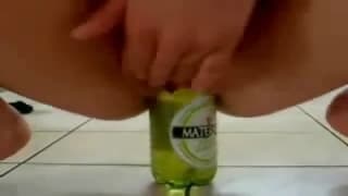 Uma cerveja fresca na buceta!