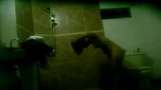 Anda nua a divertir-se