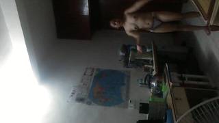 Danças asiáticas com uma garrafa na vagina