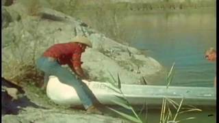 Ele chupa a rola dura de um cowboy !