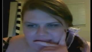 Ela gosta de exibir na webcam! Ela gosta de exibir na webcam!