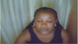 Uma preta que adora exibir suas grandes mamas