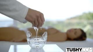 Bela massagem para esta mulher sensual