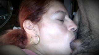 Esta ruiva chupa rola de seu homem!