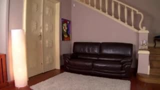 Ela oferce ao marido sexo a três Ela oferce ao marido sexo a três