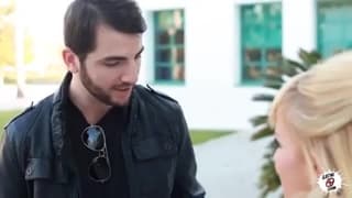 Esta loira desfruta de uma boa foda com ele! Esta loira desfruta de uma boa foda com ele!