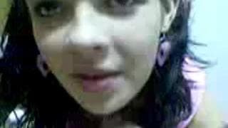 Esta morena quer sexo sem preservativo