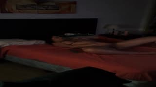 Este cara surpreende sua esposa com seu pau