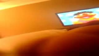 Veremos a bunda desta moça em ação!