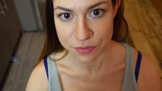 Ashley é uma morena que goza de sexo anal!