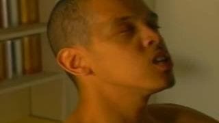 Dois gays com tesao nas escadas!