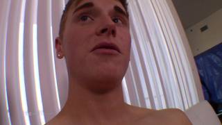 Alex Tanner bate uma punheta gostosa!