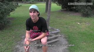 Czech hunter pegou o garoto fumando Czech hunter pegou o garoto fumando