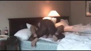 Cara preto enfia seu pau em sua esposa