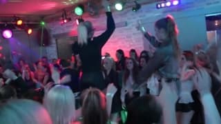 Masturbaçao por todo lado neste Club