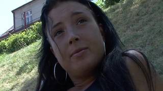 Morena gostosa aceita foder com estranho