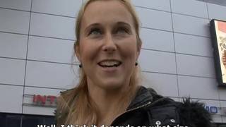 Esta milf recebe uma proposta saborosa