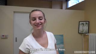 Ela e suas grandes mamas excita homem em POV