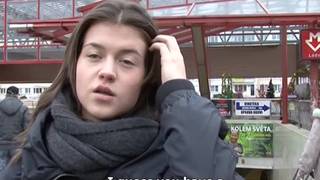 Uma jovem morena russa com desejo de sexo