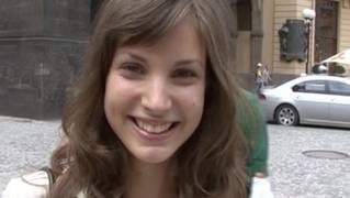 Essas moças aceitam uma proposta sexual