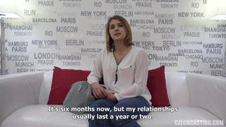 Petra é uma jovem com vontade de gozar!