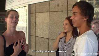 Dois casais decidem foder por trás da casa